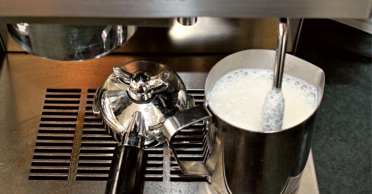 Frothing milk by hand